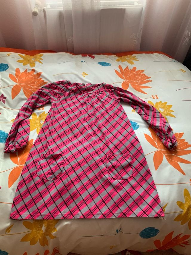 Vestido de niña a cuadros rosa y gris