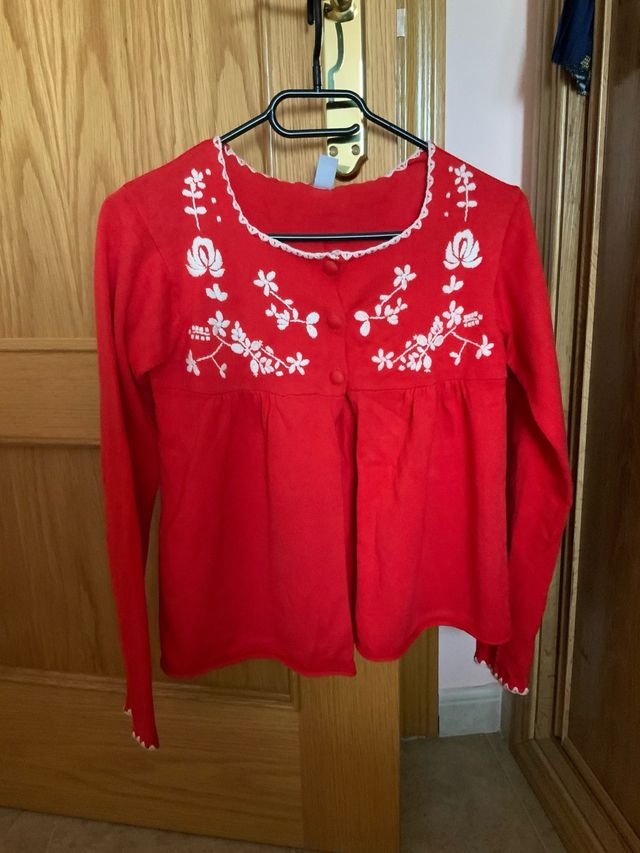 Chaqueta roja bordada