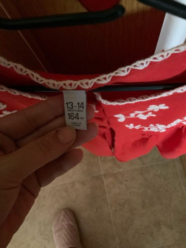 Chaqueta roja bordada