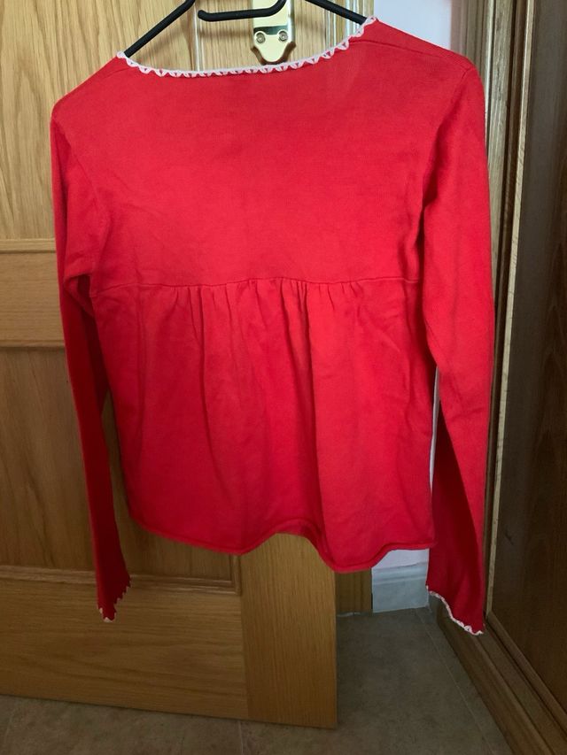 Chaqueta roja bordada