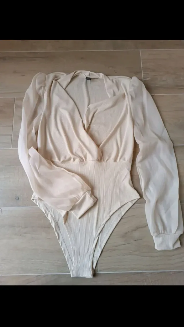 Body con manica a sbuffo in maglia