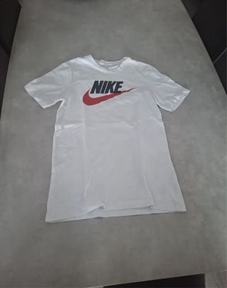Camiseta Nike Blanca Logo Rojo