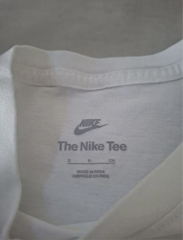 Camiseta Nike Blanca Logo Rojo