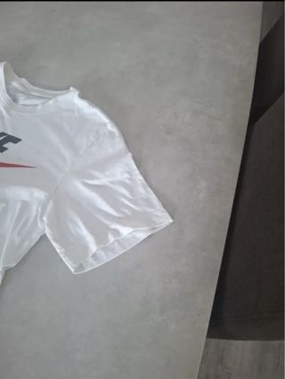 Camiseta Nike Blanca Logo Rojo