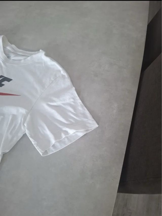 Camiseta Nike Blanca Logo Rojo