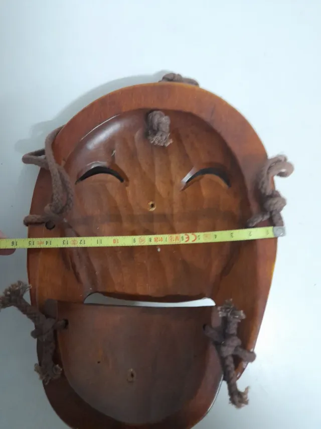 Máscara de madera vintage coreana
