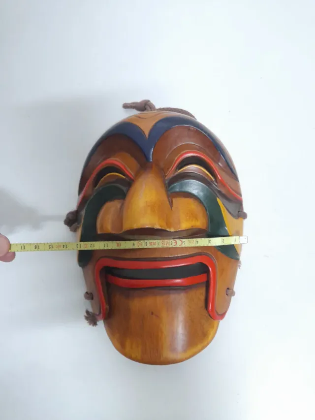 Máscara de madera vintage coreana