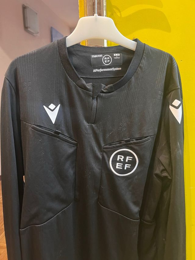 Camiseta árbitro Macron RFEF Negra