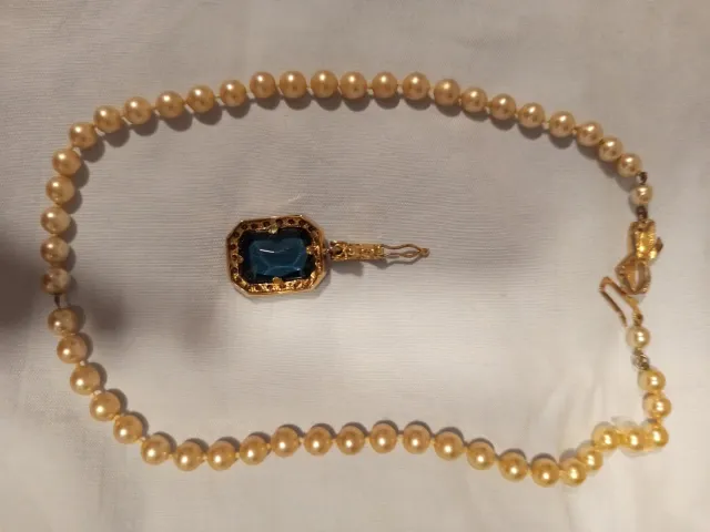 Collar Perlas Vintage con Colgante Azul