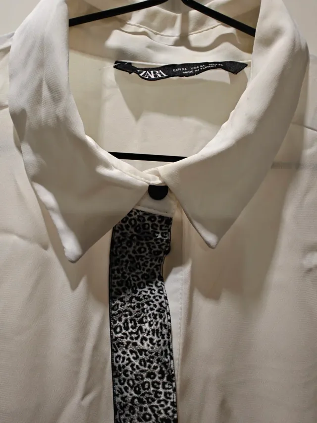 Camisa Zara blanca con detalles