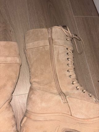Botas Beige con Bolsillo