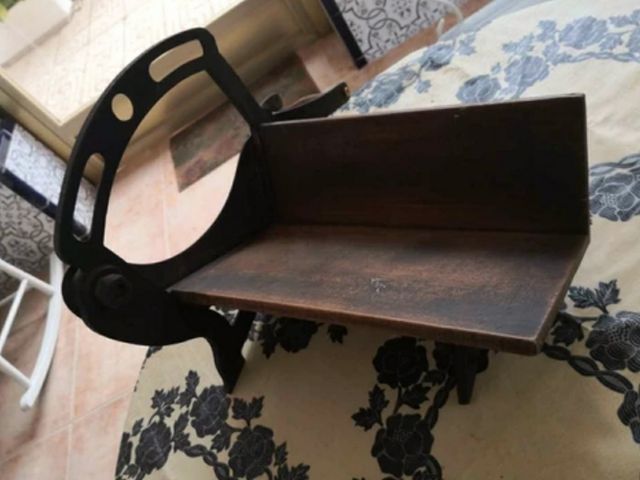 Cortadora de pan antigua