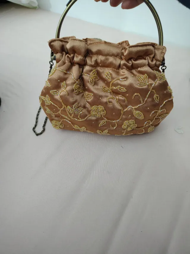 Borsa a mano in raso e Massimo Dutti in offerta