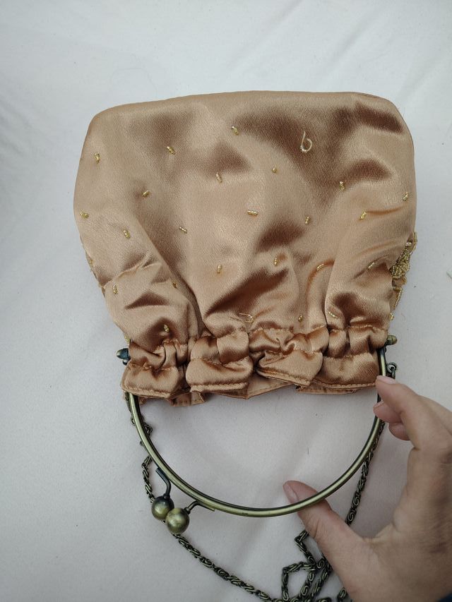 Borsa a mano in raso e Massimo Dutti in offerta