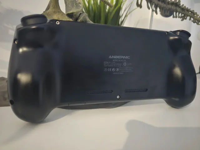 Anbernic RG556 (Preto) + Oferta Bolsa