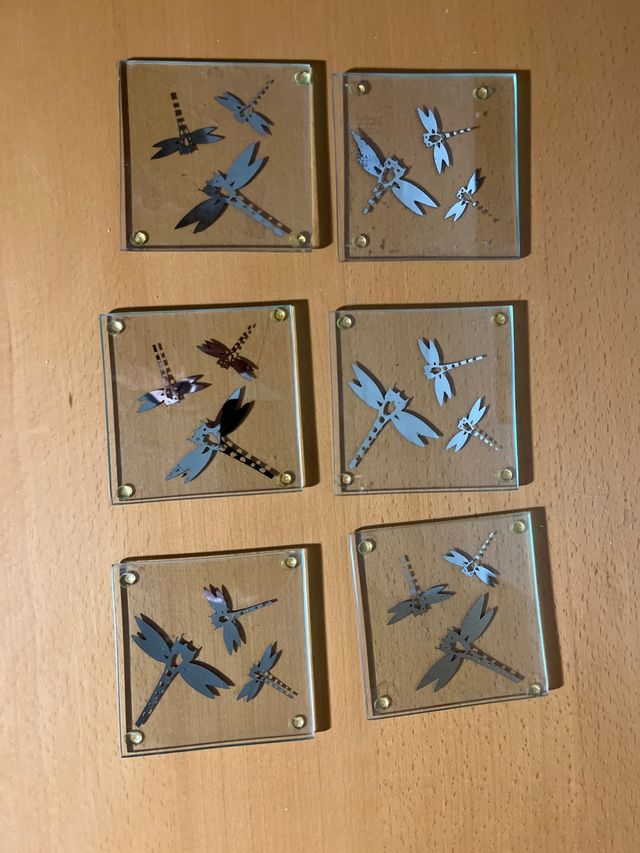 Posavasos de cristal con libélulas