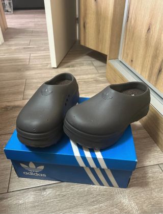 Adidas Mule Marrón