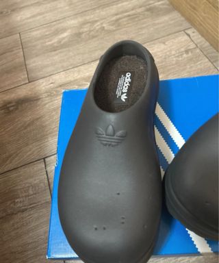 Adidas Mule Marrón