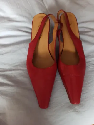Zapatos de tacón rojos