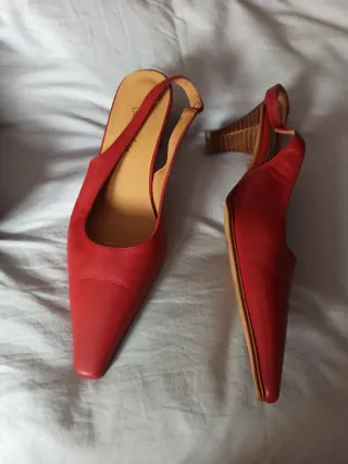 Zapatos de tacón rojos