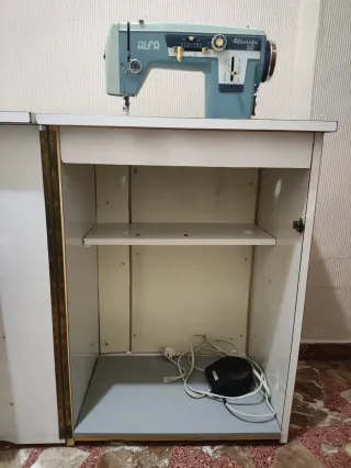 Máquina de coser Alfa, modelo Alfamatic 109