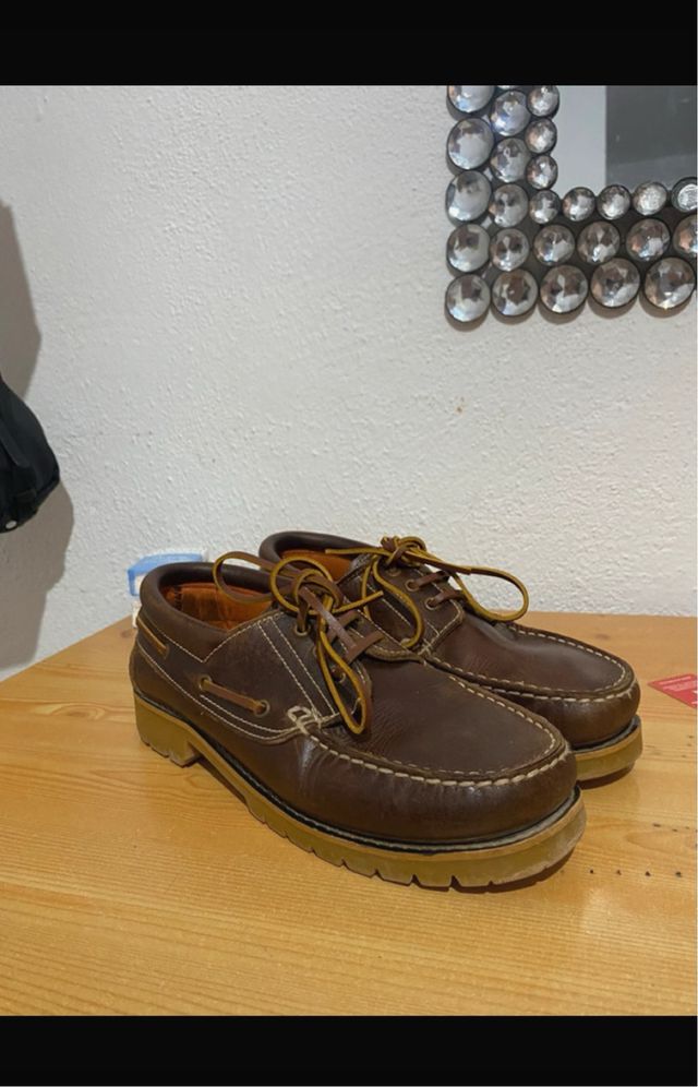 Náuticos de piel marrones