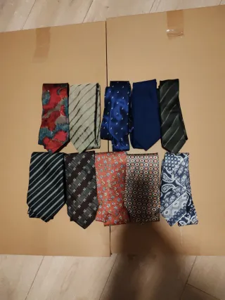 Lote de 10 corbatas de diferentes marcas. 