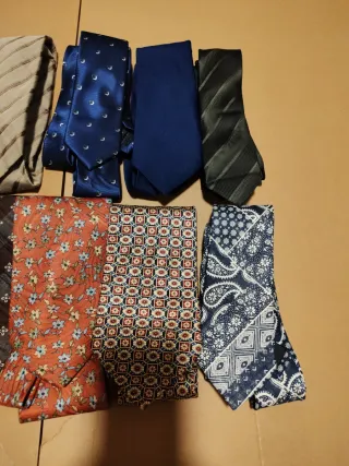 Lote de 10 corbatas de diferentes marcas. 