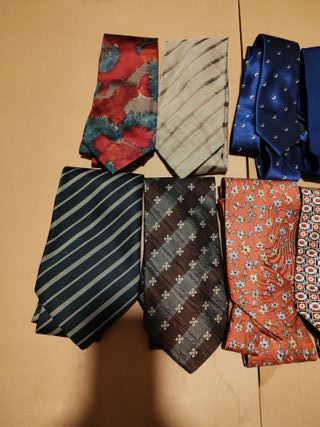 Lote de 10 corbatas de diferentes marcas. 