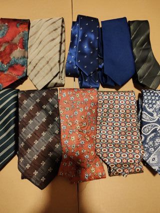 Lote de 10 corbatas de diferentes marcas. 