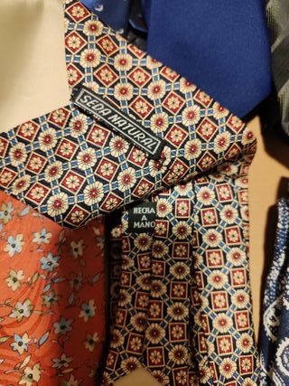 Lote de 10 corbatas de diferentes marcas. 