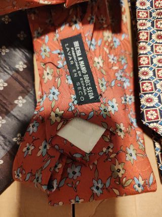 Lote de 10 corbatas de diferentes marcas. 