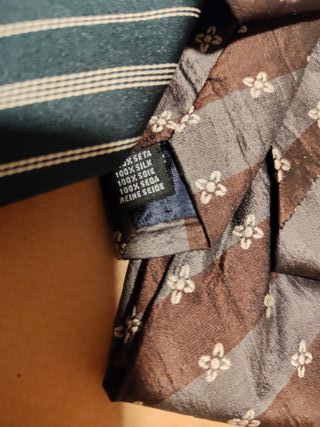 Lote de 10 corbatas de diferentes marcas. 