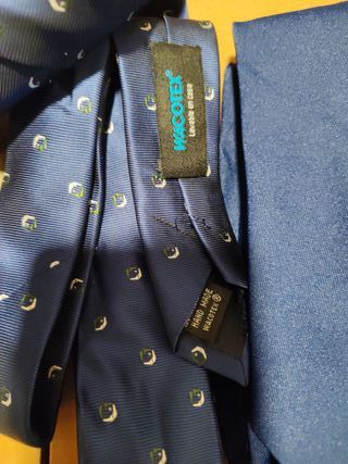 Lote de 10 corbatas de diferentes marcas. 