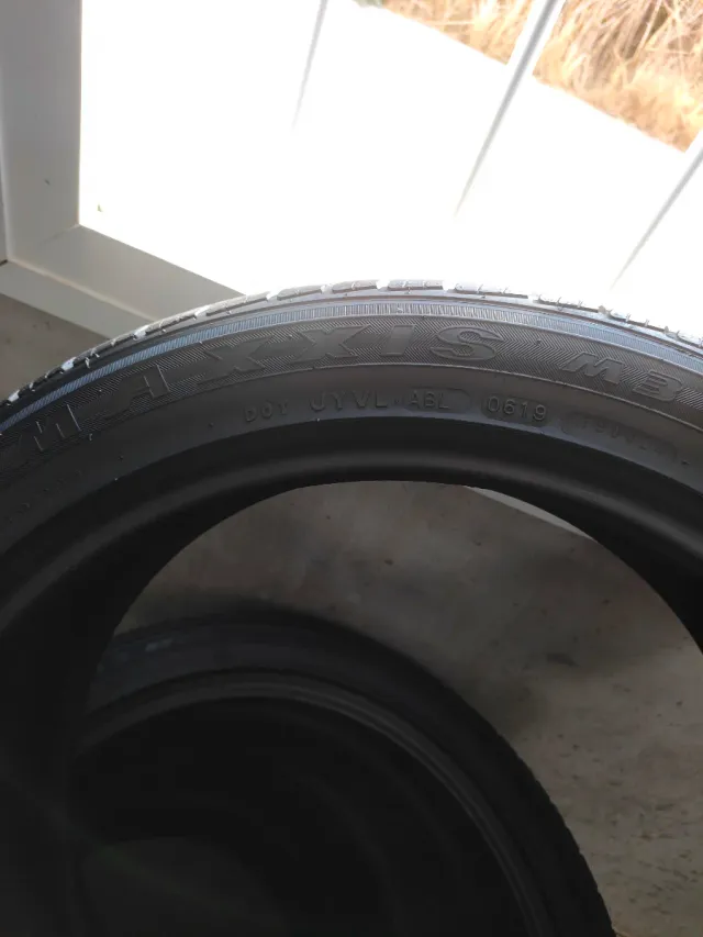 Neumáticos 245/45ZR20 Maxxis