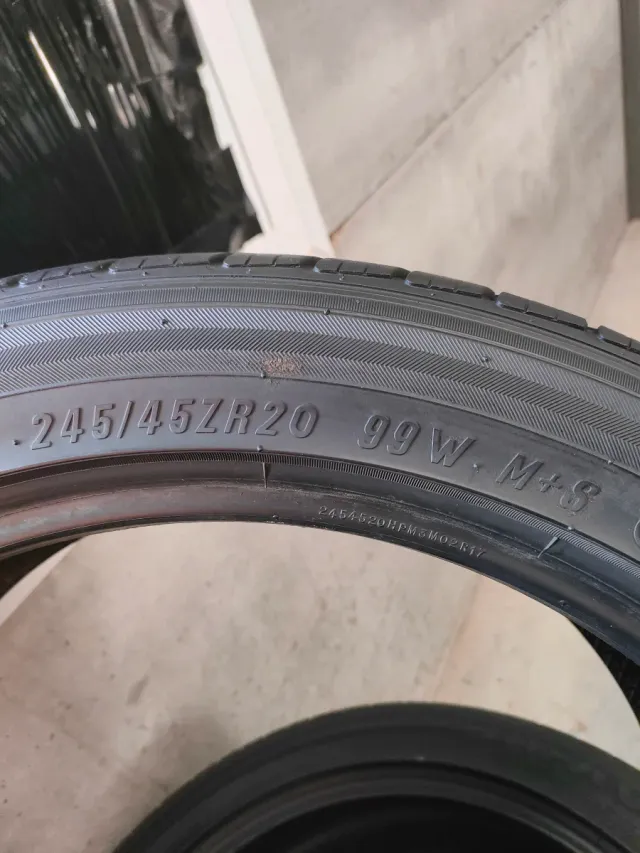 Neumáticos 245/45ZR20 Maxxis