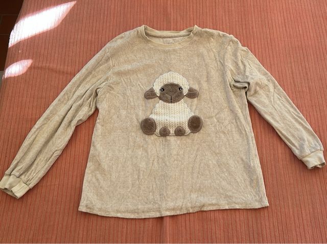 Pijama beige con oveja