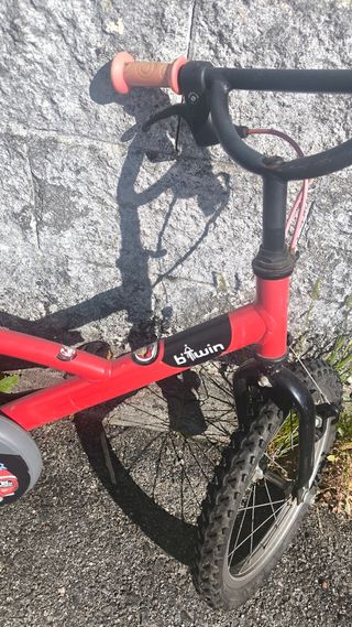 Bicicleta infantil roja