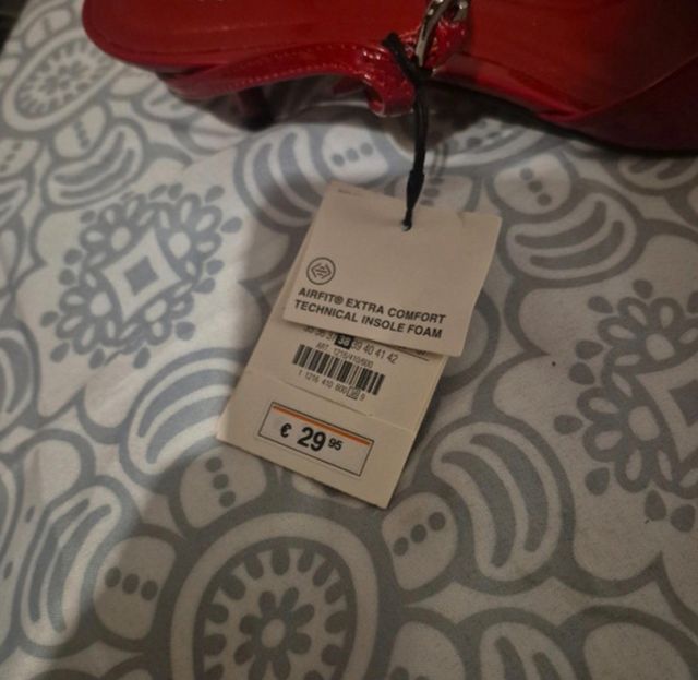 Zapatos de mujer  de zara , con tacon