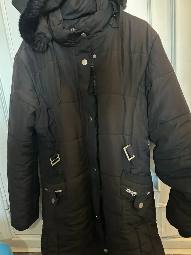 Chaqueta impermeable negra