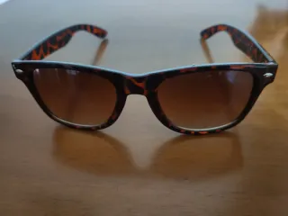 Occhiali da sole tartarugati