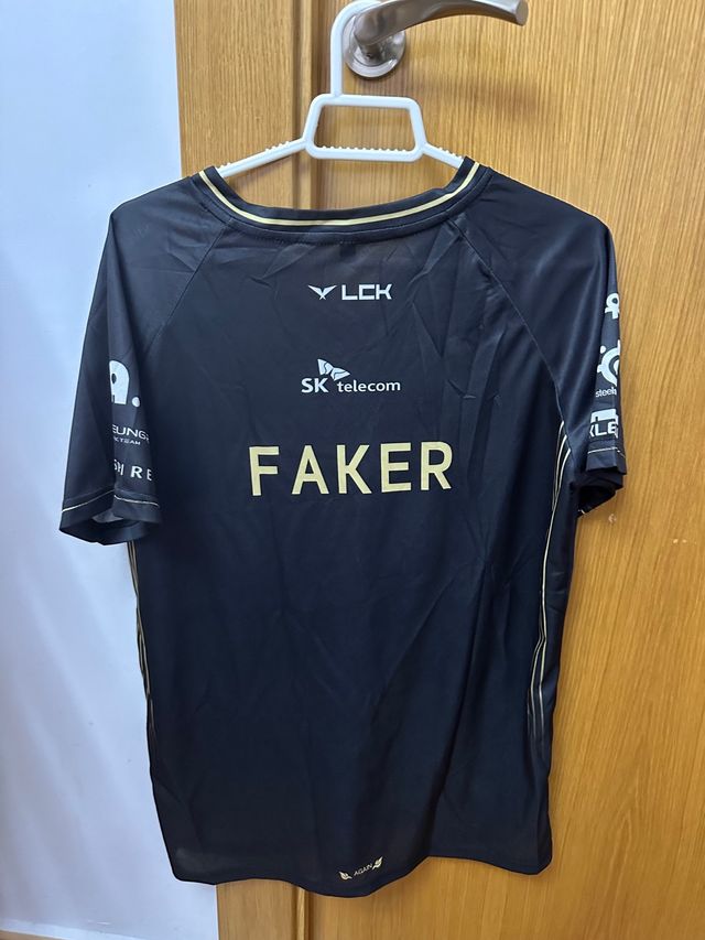 Camiseta Faker (XS-S) World 2025