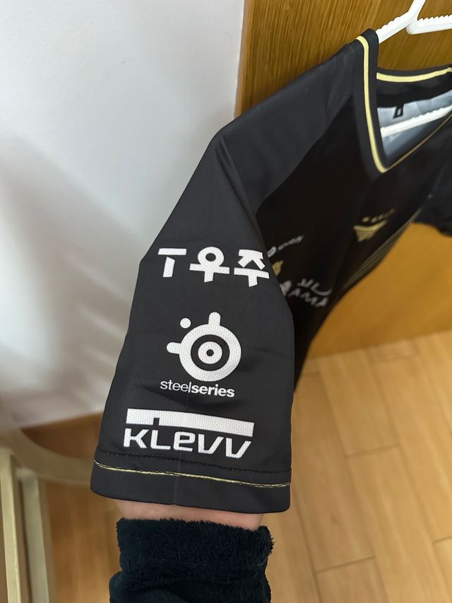 Camiseta Faker (XS-S) World 2025