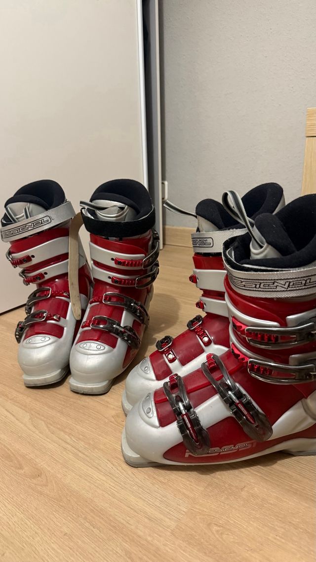 Botas de esquí Rossignol rojas y plateadas