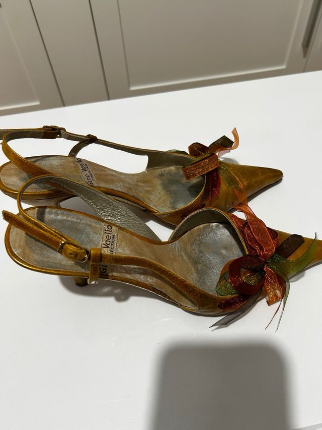 Zapatos de fiesta Gino Vaello dorados