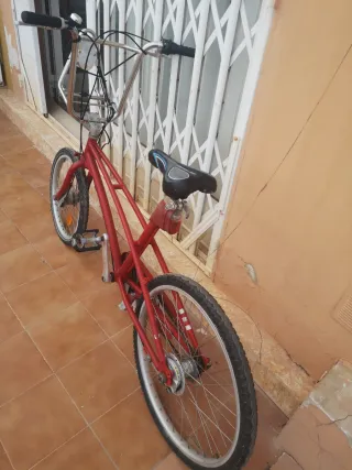 Bicicletta BMX rossa vintage