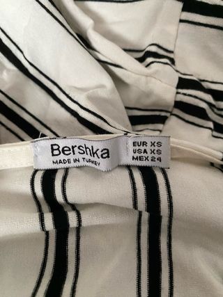 Mono de rayas blanco y negro