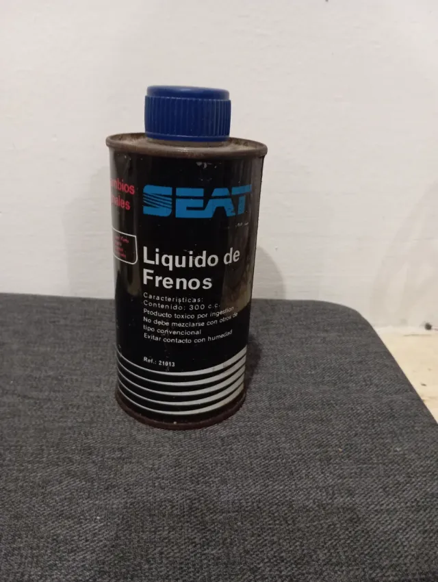 Vecchia tanica per liquido freni SEAT