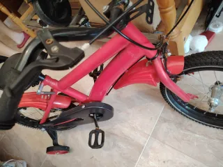 Bicicleta infantil roja