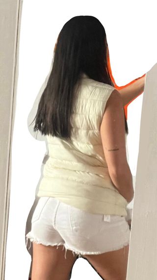 Chaleco beige, marca Lefties, Talla M. Nuevo